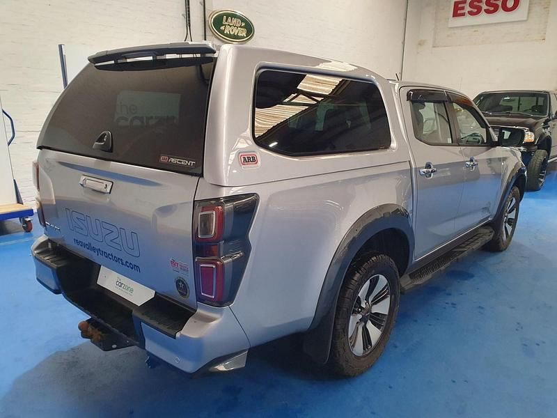 Usado Isuzu D-Max 163 HP (119 kW) 2023 Prateado Pickup