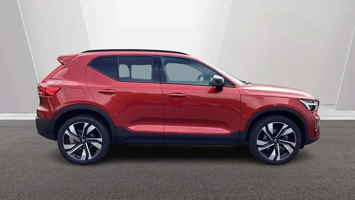 Used Volvo XC40 Ultimate 194 HP (142 kW) 2023 Red SUV