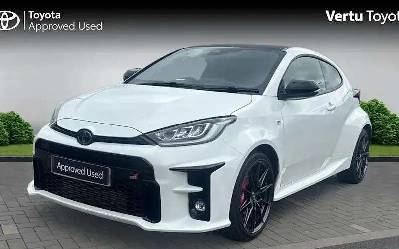 Used Toyota Yaris 261 HP (191 kW) 2021 White Hatchback