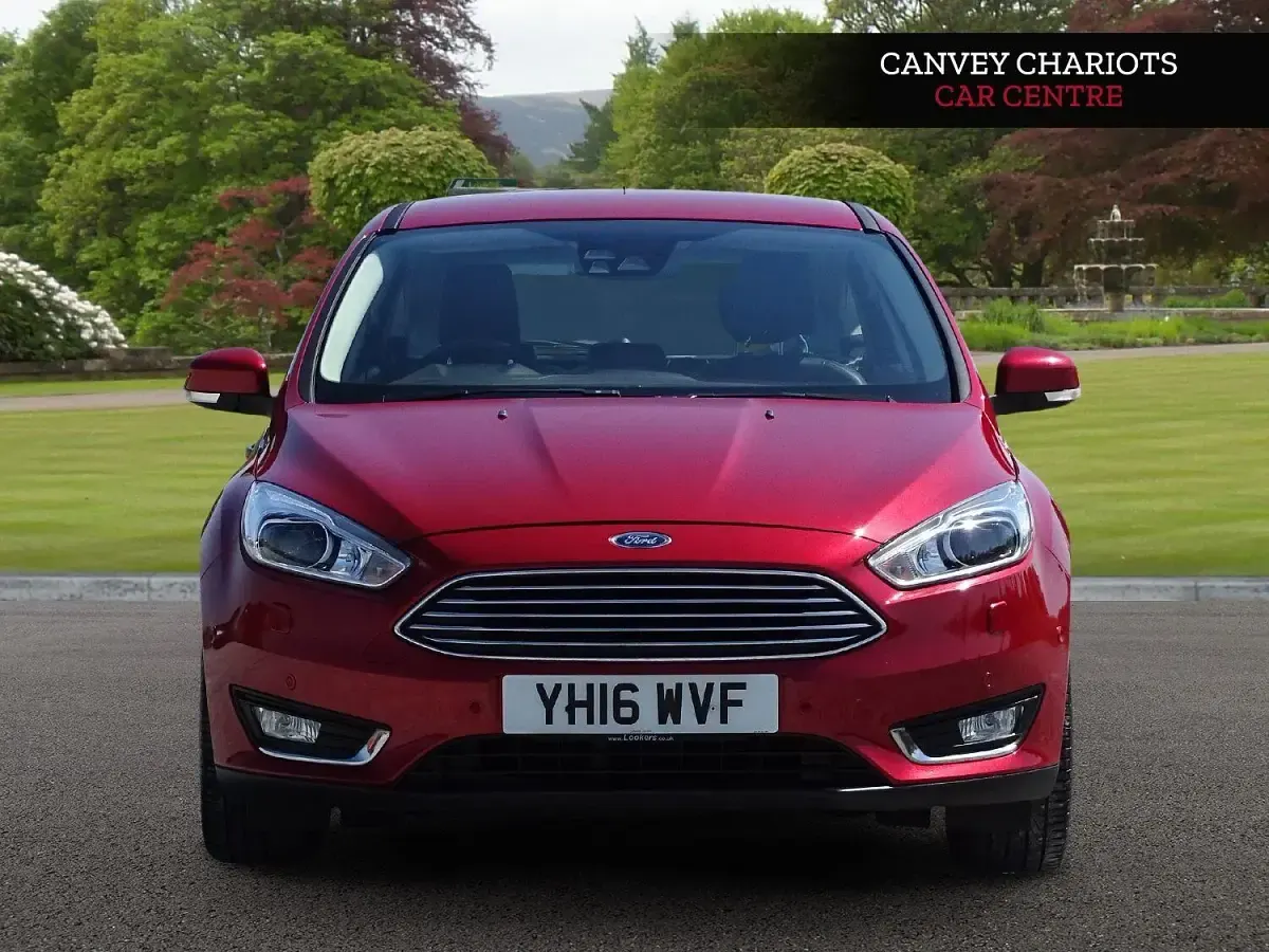 Begagnad Ford Focus Titanium X 182 HK (133 kW) 2016 Röd Halvkombi