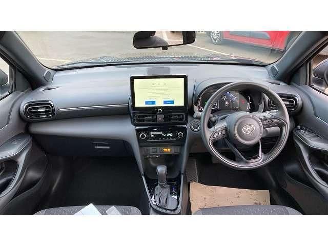 Used Toyota Yaris Cross Design 113 HP (83 kW) 2025 Grey SUV