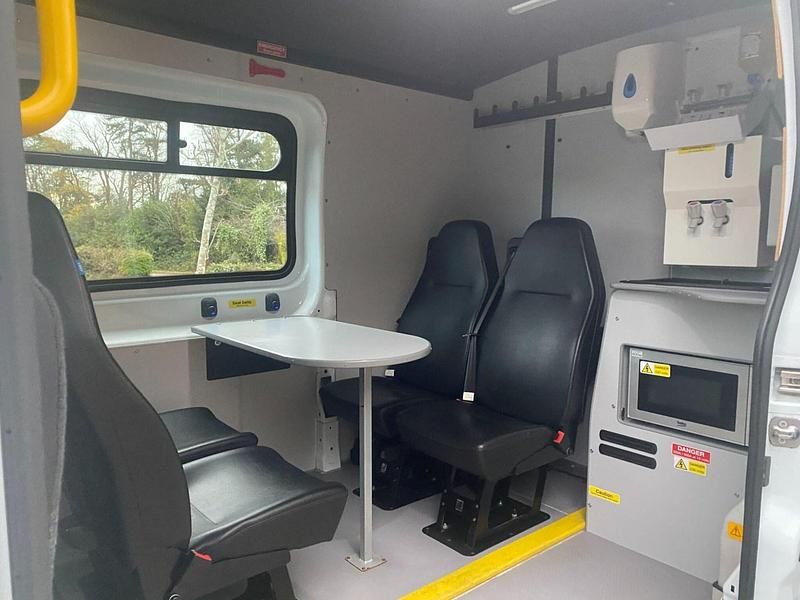 Used Ford Transit S 130 HP (95 kW) 2021 White Van