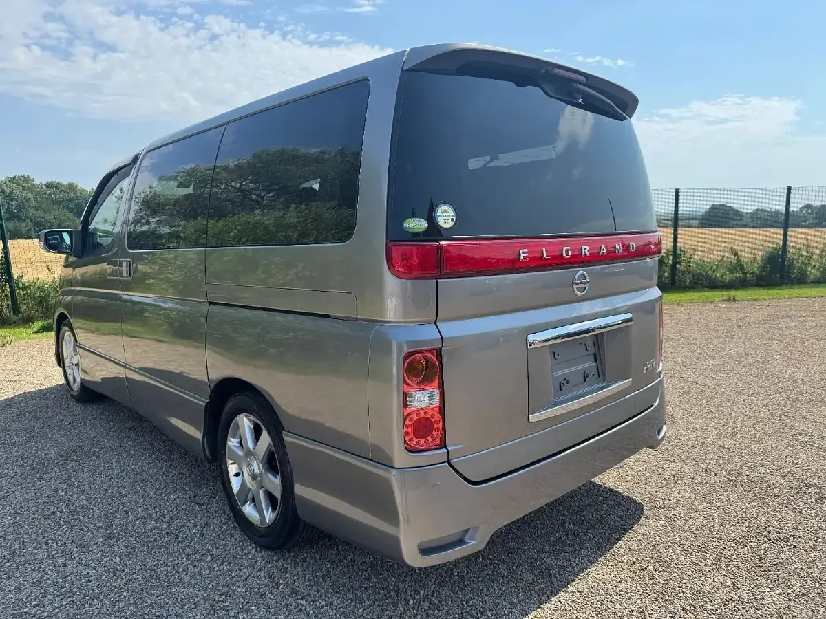 Used Nissan Elgrand Premium Edition 2009 Silver MPV