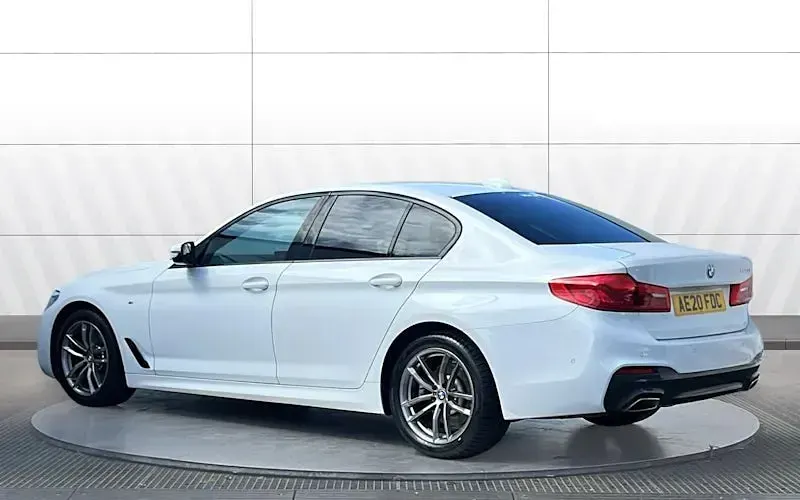 Gebraucht BMW 520 M Sport 190 PS (139 kW) 2020 Weiß Limousine