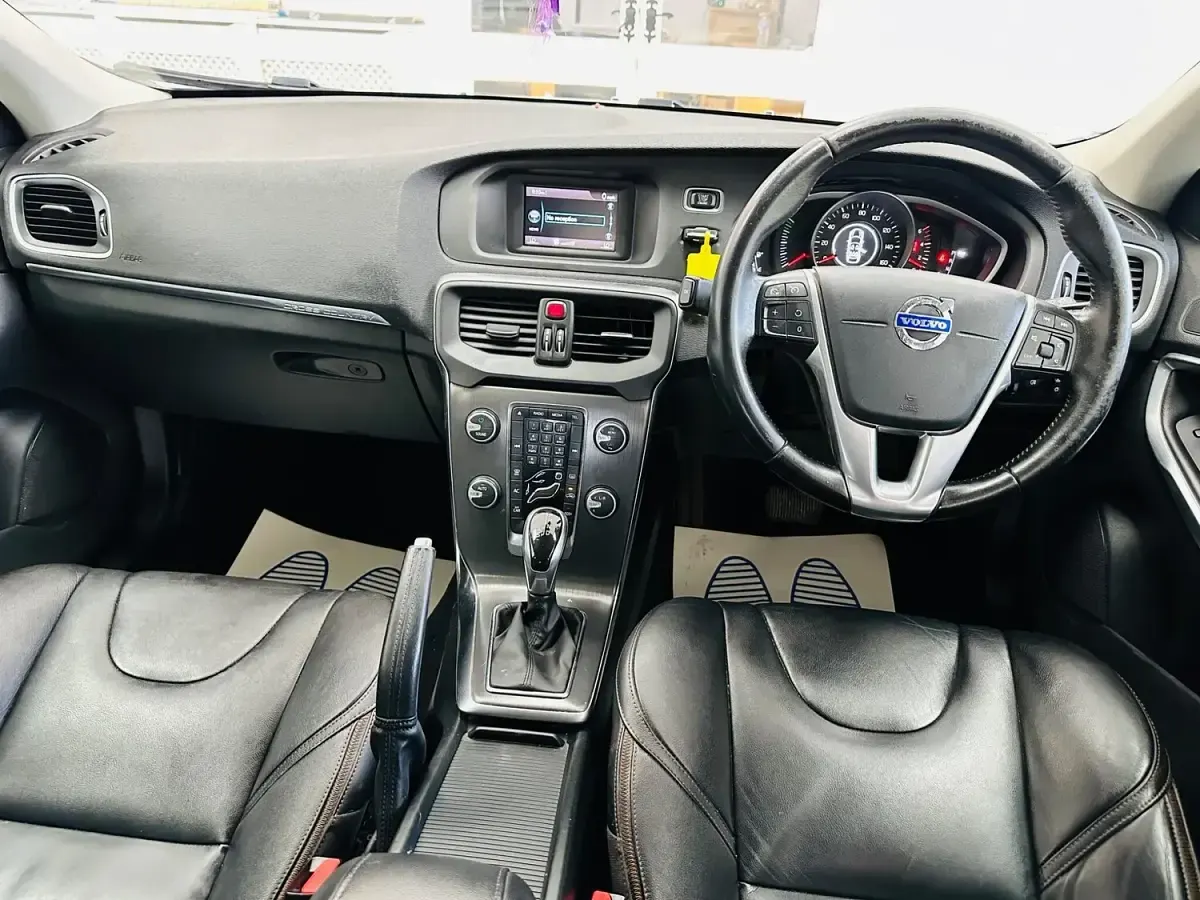 Used Volvo V40 2015 Blue Hatchback