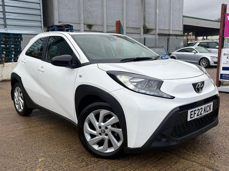 Used Toyota Aygo X PURE 72 HP (52 kW) 2022 White SUV
