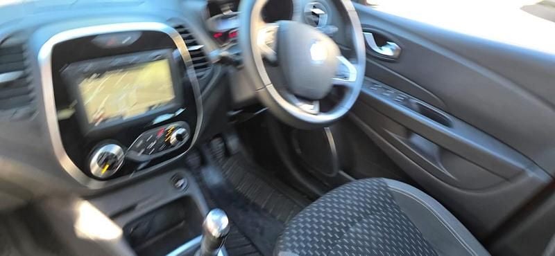 Used Renault Captur Dynamique 110 HP (80 kW) 2018 Red/black SUV