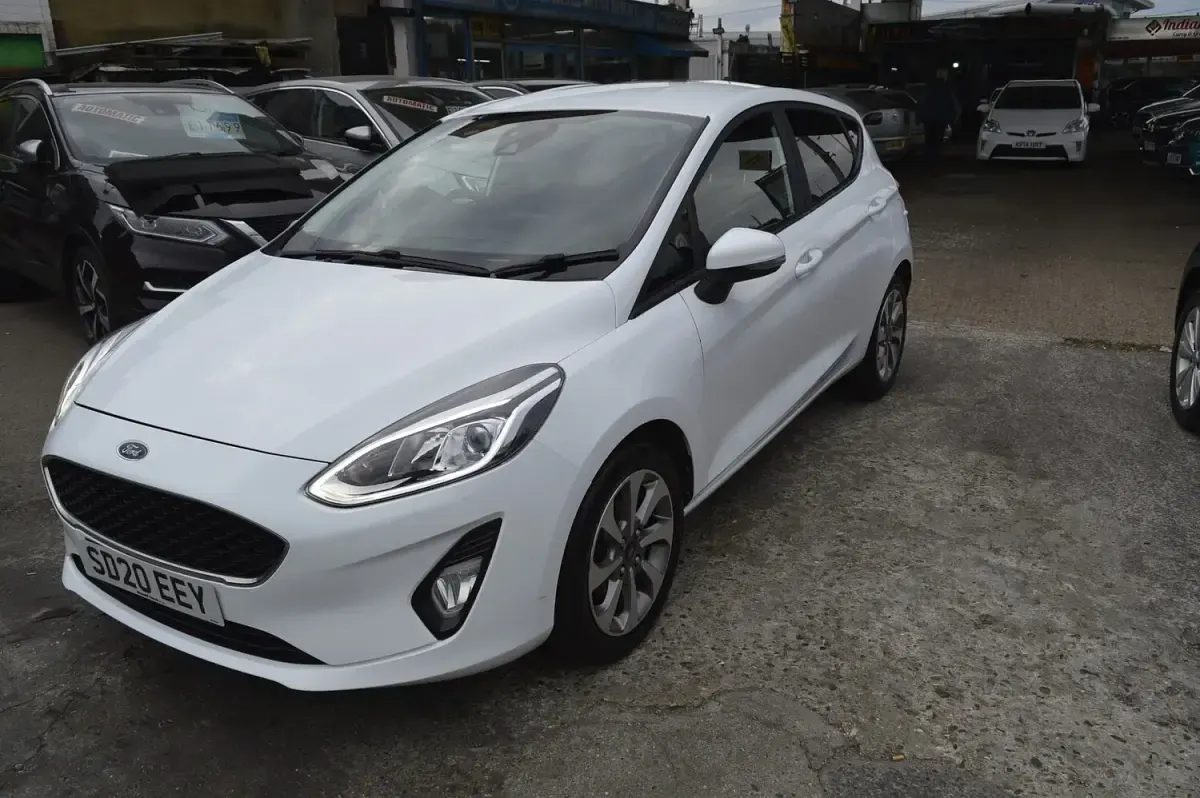 Begagnad Ford Fiesta Trend 95 HK (69 kW) 2020 Vit Halvkombi