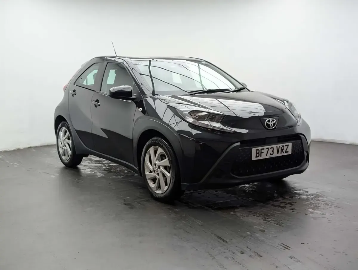 Used Toyota Aygo X X-pure 72 HP (52 kW) 2023 Black SUV