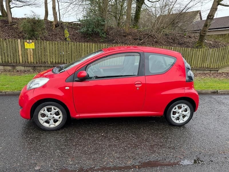 Used Citroën C1 VTR Sport 67 HP (49 kW) 2011 Red Hatchback
