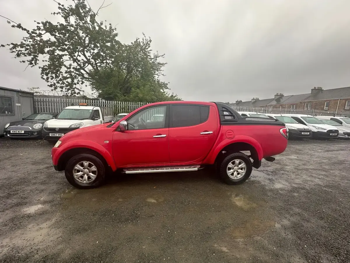 Used Mitsubishi L200 134 HP (98 kW) 2011 Red Pickup