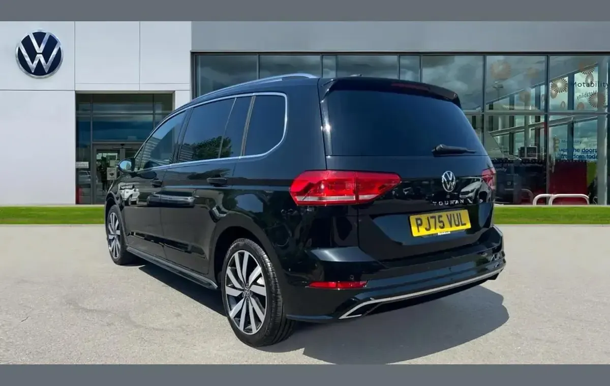 Used VW Touran R-line 150 HP (110 kW) 2025 Black MPV