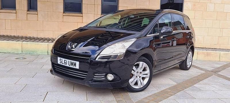 Usado Peugeot 5008 112 HP (82 kW) 2011 Preto Monovolume