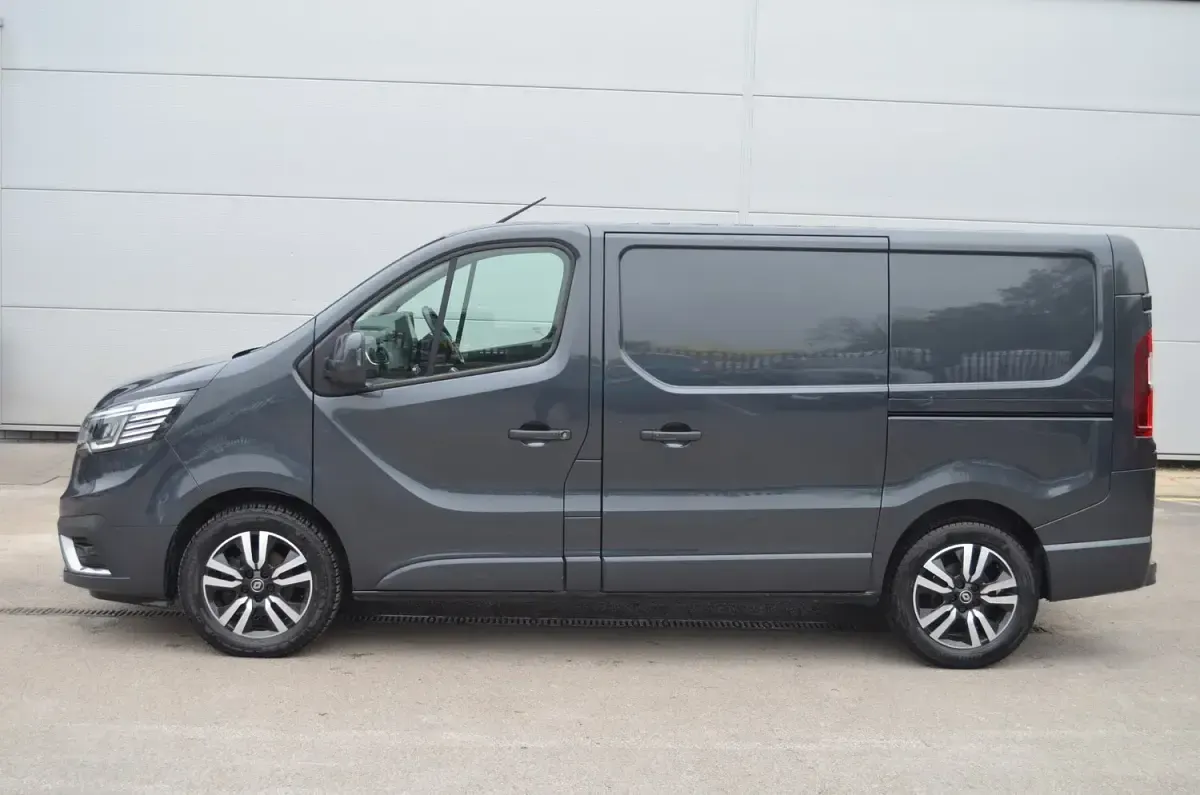 Used Renault Trafic 2022 Grey MPV