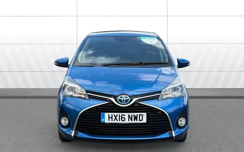 Used Toyota Yaris 101 HP (74 kW) 2016 Blue Hatchback