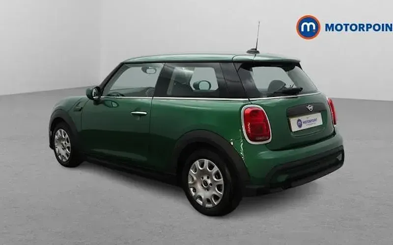 Usado Mini ONE Classic 102 CV (75 kW) 2022 Verde Utilitario