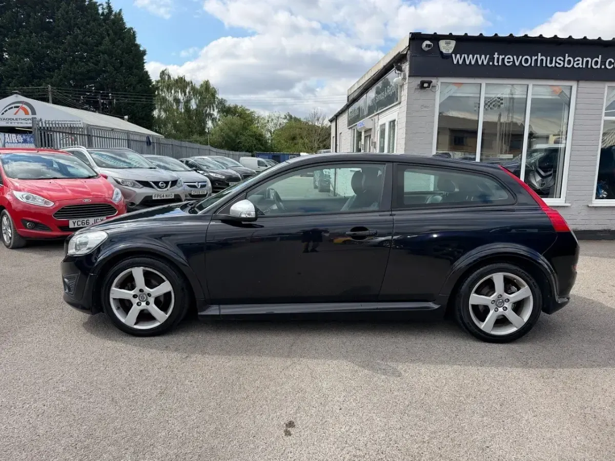 Used Volvo C30 R-Design 145 HP (106 kW) 2012 Black Hatchback