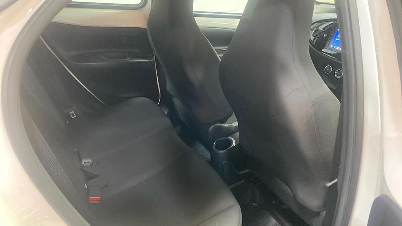 Used Toyota Aygo X PURE 72 HP (52 kW) 2024 White SUV