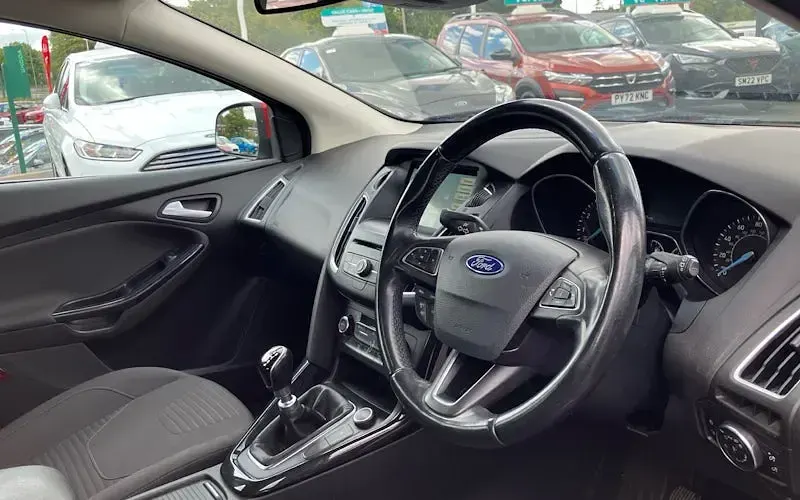 Used Ford Focus Titanium 125 HP (91 kW) 2018 Red Hatchback