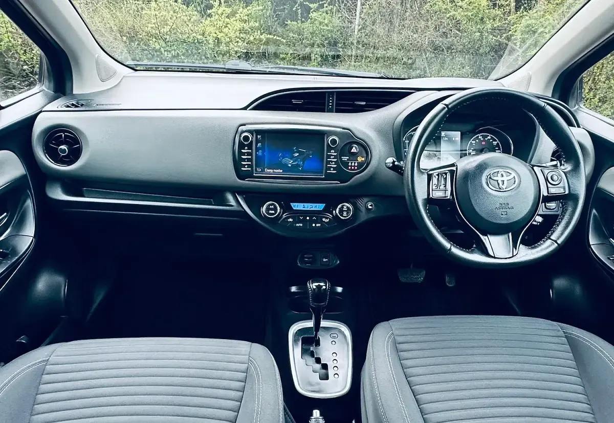 Used Toyota Yaris 100 HP (73 kW) 2018 Black Hatchback