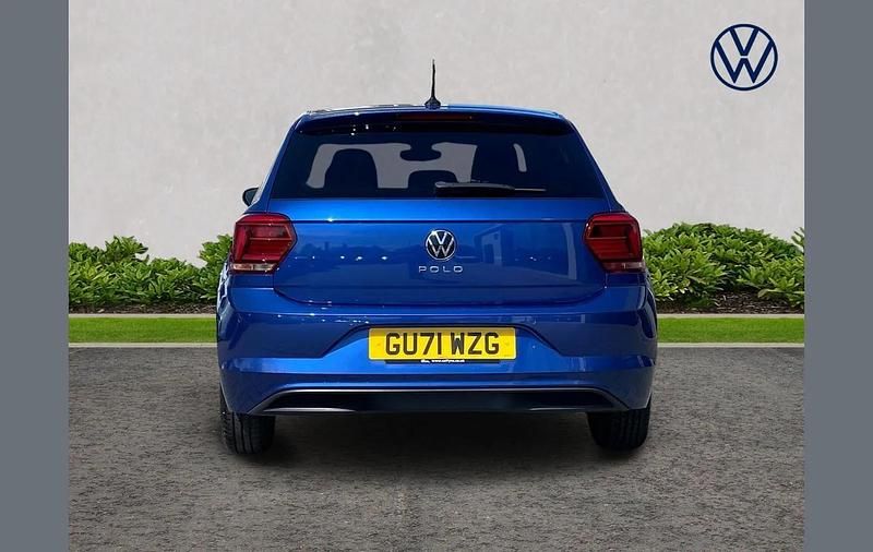 Usado VW Polo Active 95 HP (69 kW) 2021 Azul Citadino
