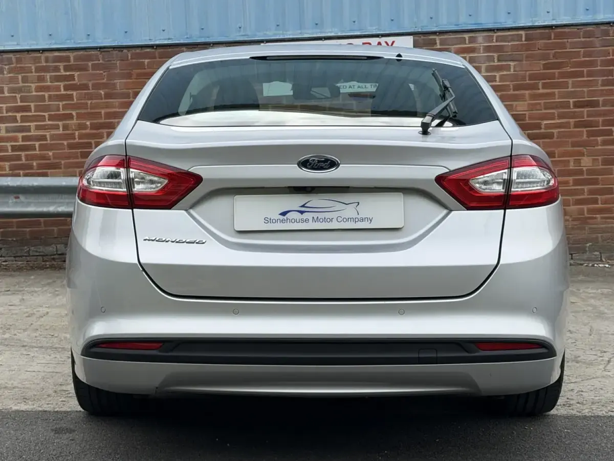 Gebraucht Ford Mondeo Zetec 180 PS (132 kW) 2018 Silber Kleinwagen