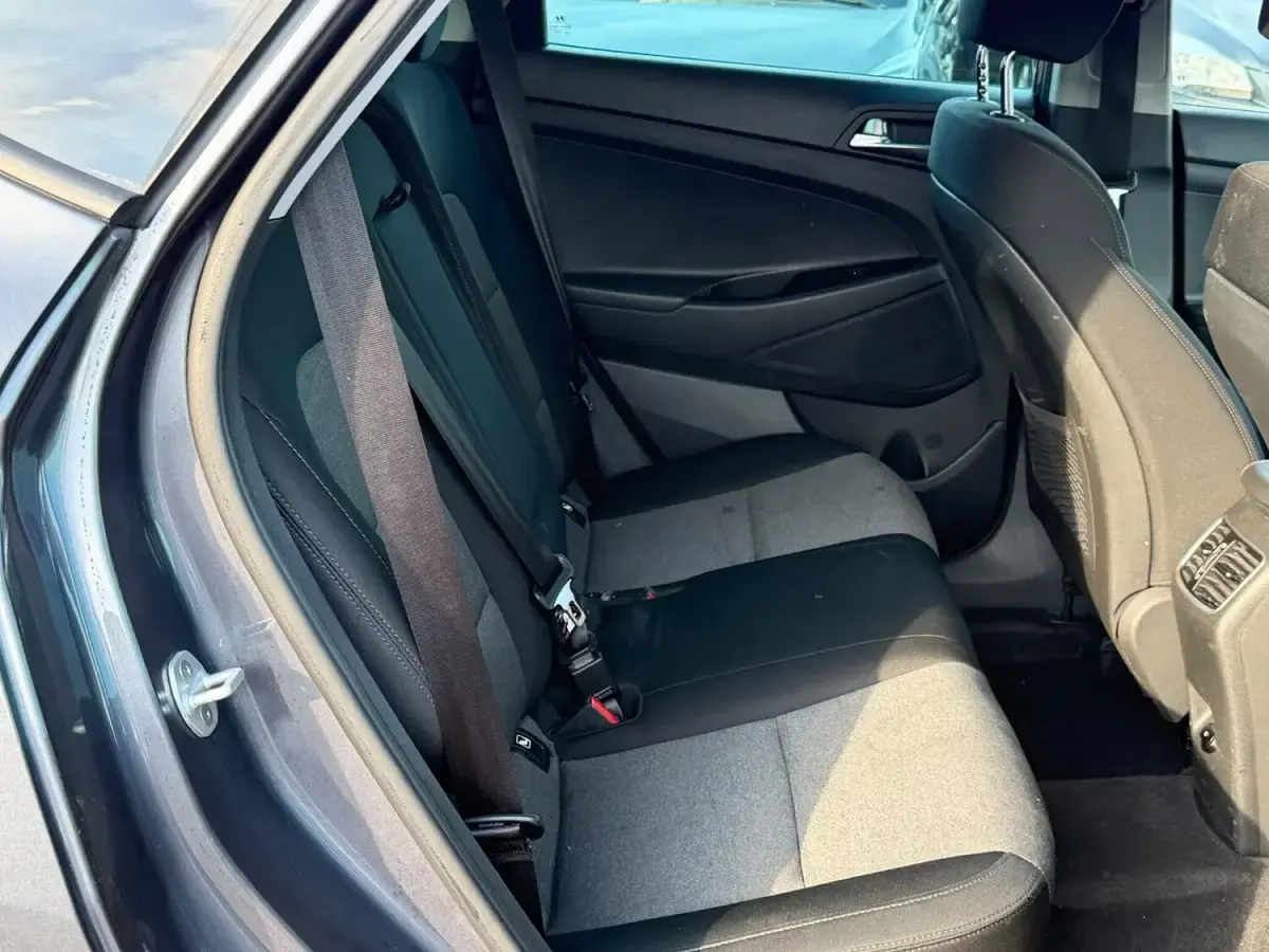 Used Hyundai Tucson SE 132 HP (97 kW) 2019 Grey SUV
