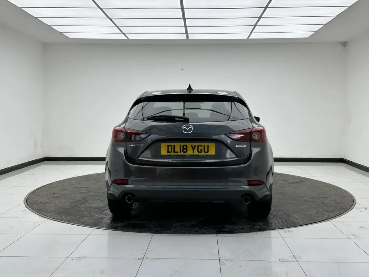 Używany Mazda 3 121 KM (88 kW) 2018 Szary Hatchback