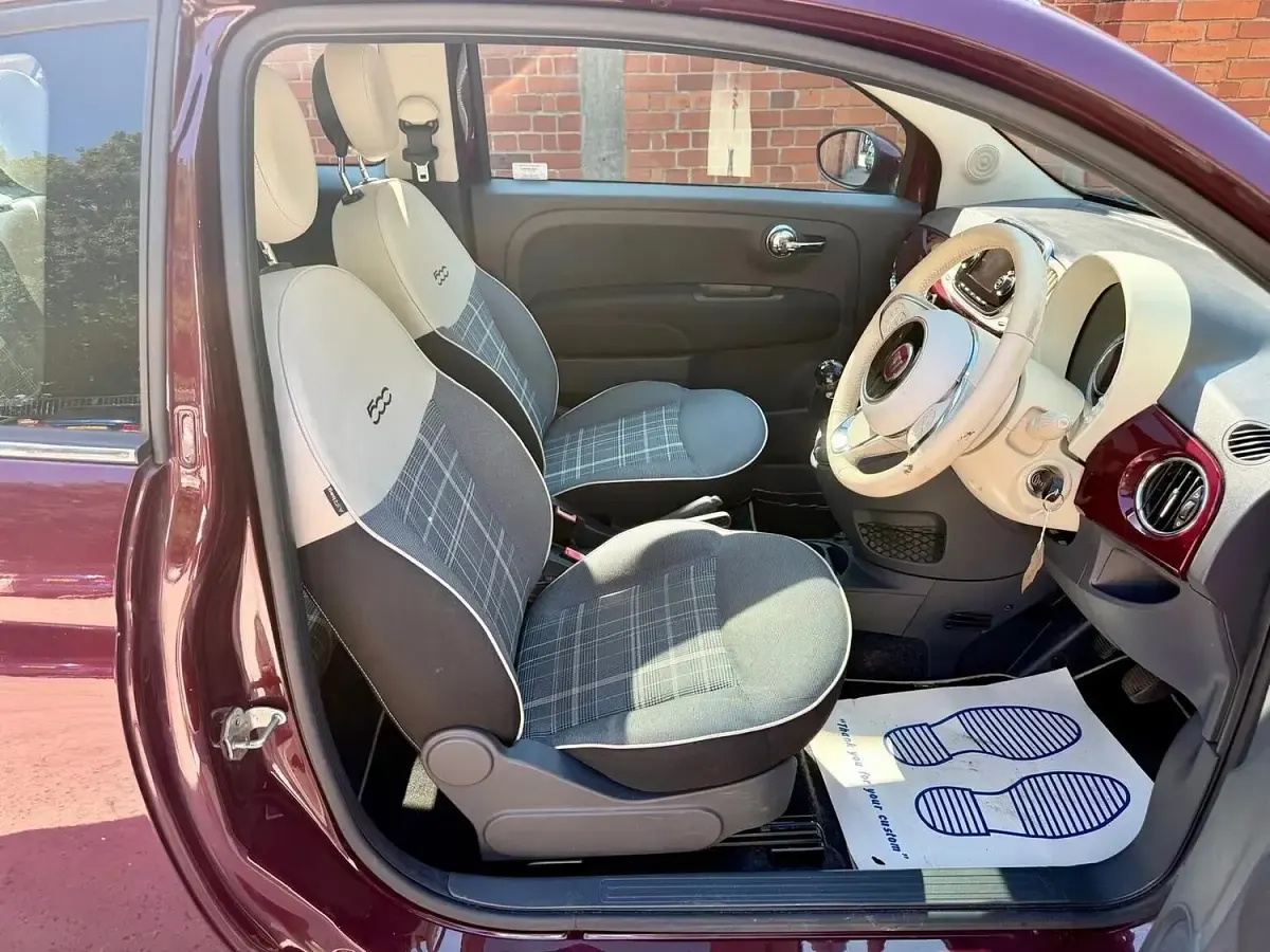 Used Fiat 500 Lounge 69 HP (50 kW) 2016 Red Hatchback