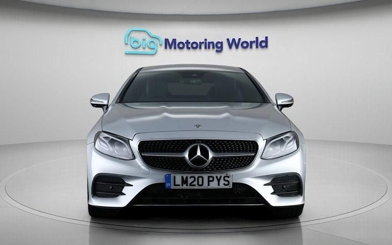 Begagnad Mercedes E220 AMG line 194 HK (142 kW) 2020 Silver Sportkupé