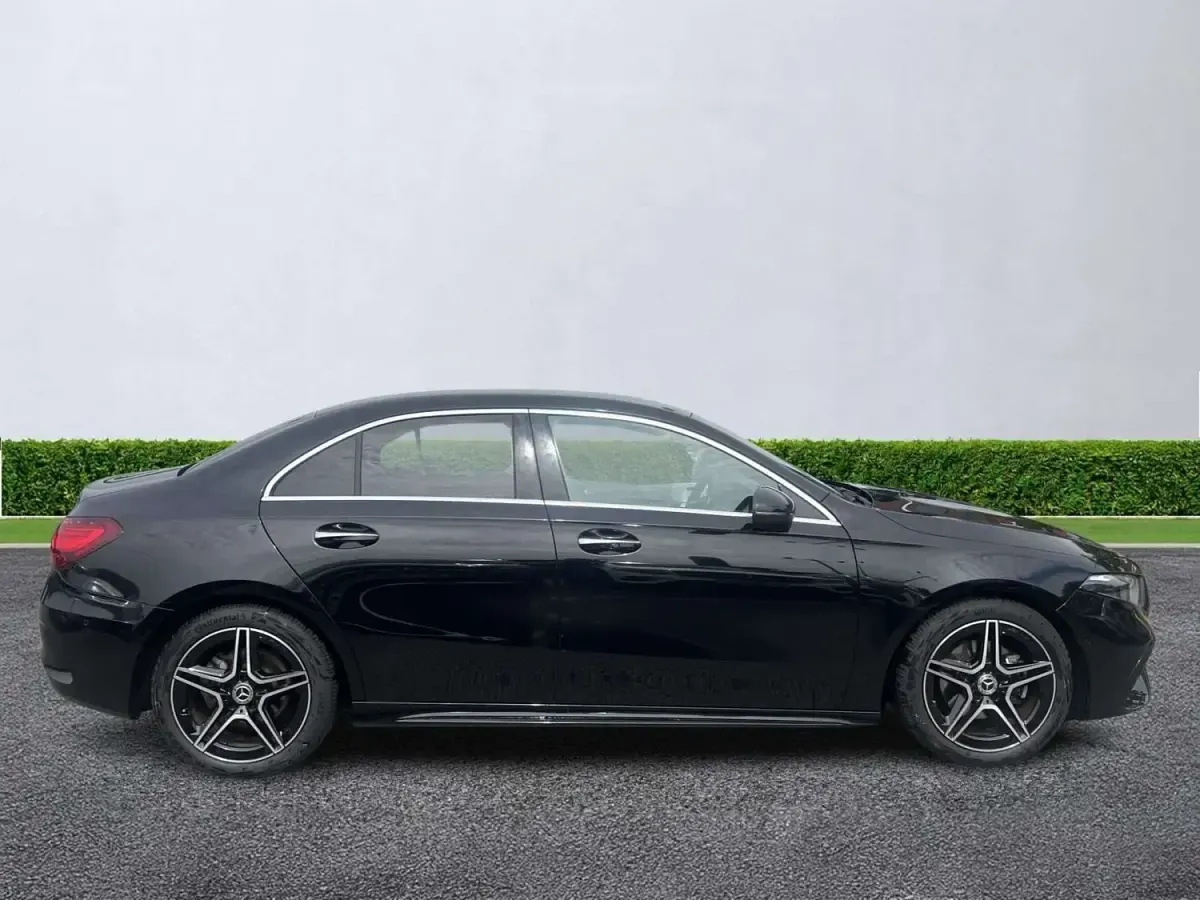 Używany Mercedes A200 Executive 163 KM (119 kW) 2025 Czarny Sedan/Limuzyna