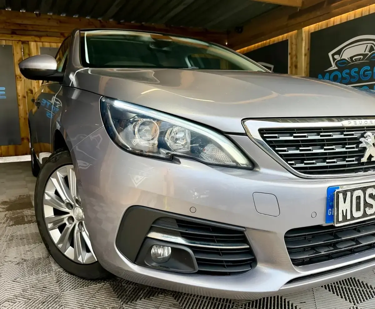 Used Peugeot 308 Allure 120 HP (88 kW) 2018 Grey Hatchback