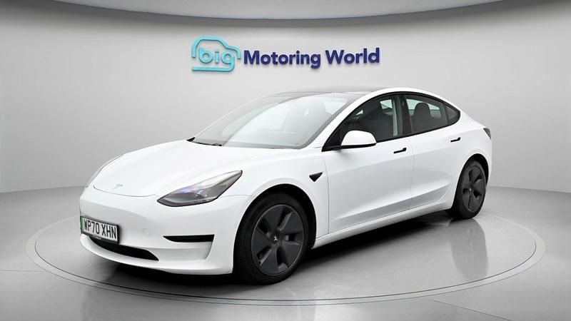 Used Tesla Model 3 Standard Range 239 kW (325 HP) 2020 White Sedan