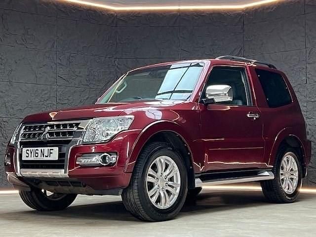 Used Mitsubishi Shogun Warrior 187 HP (137 kW) 2016 Red SUV