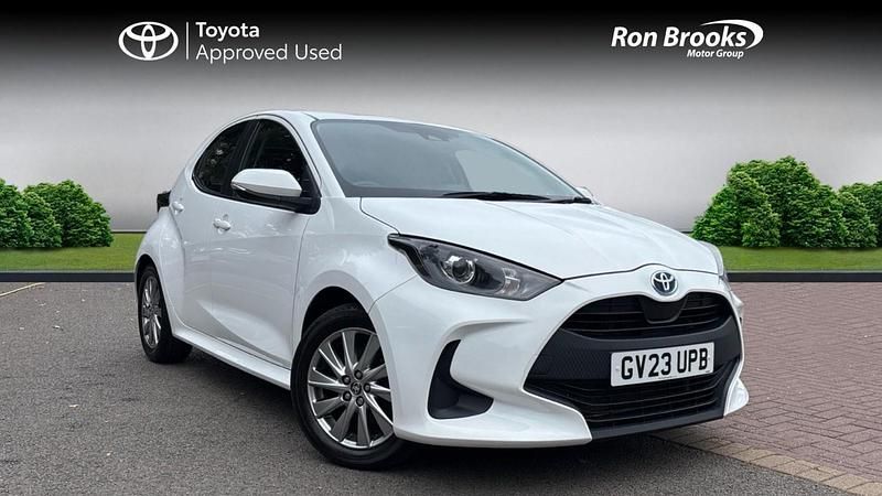 White Used 2023 Toyota Yaris Hybrid Hatchback | £17,250 (Good price) - Image 1/4