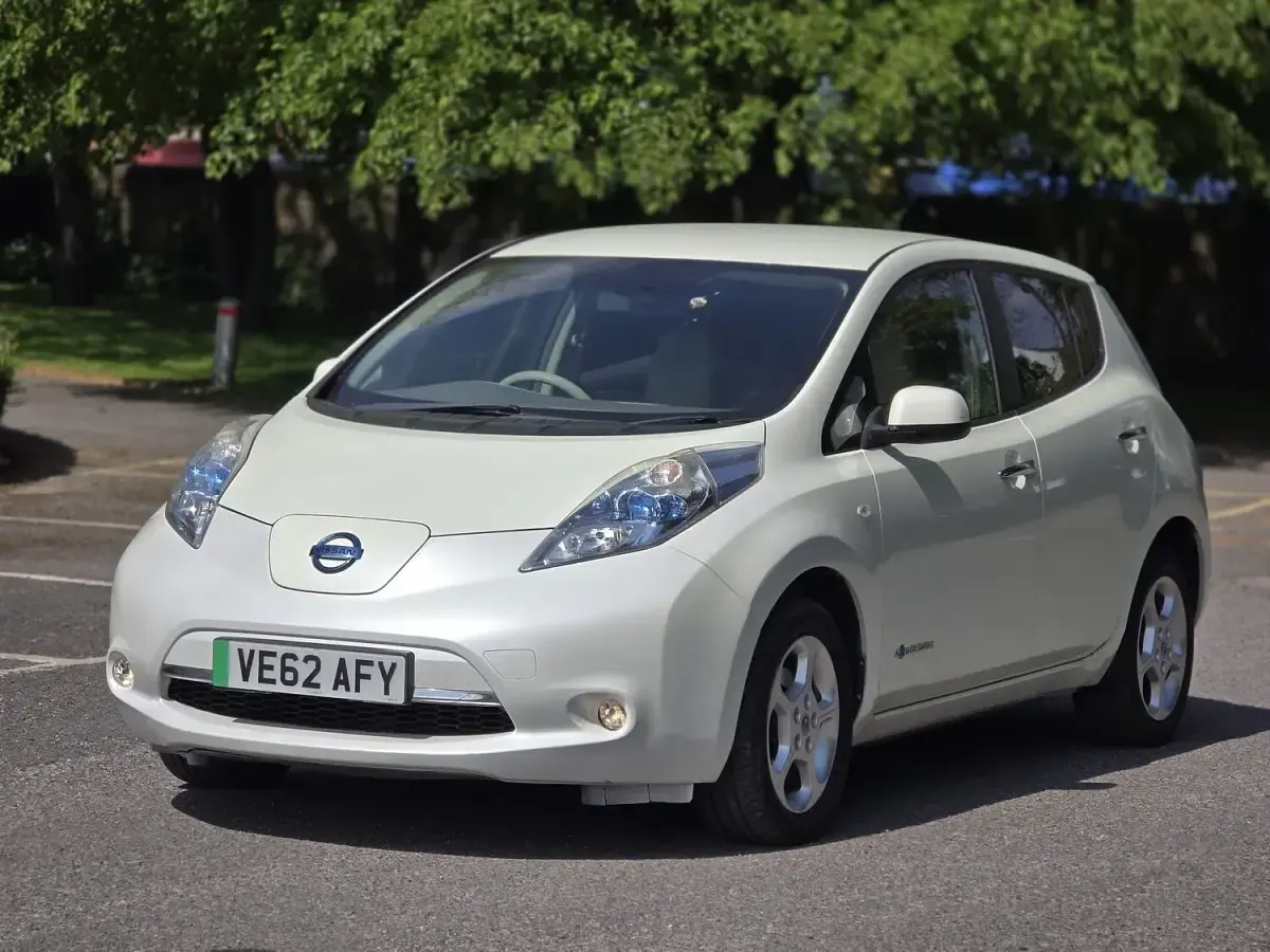 Used Nissan Leaf 80 kW (109 HP) 2012 White Hatchback