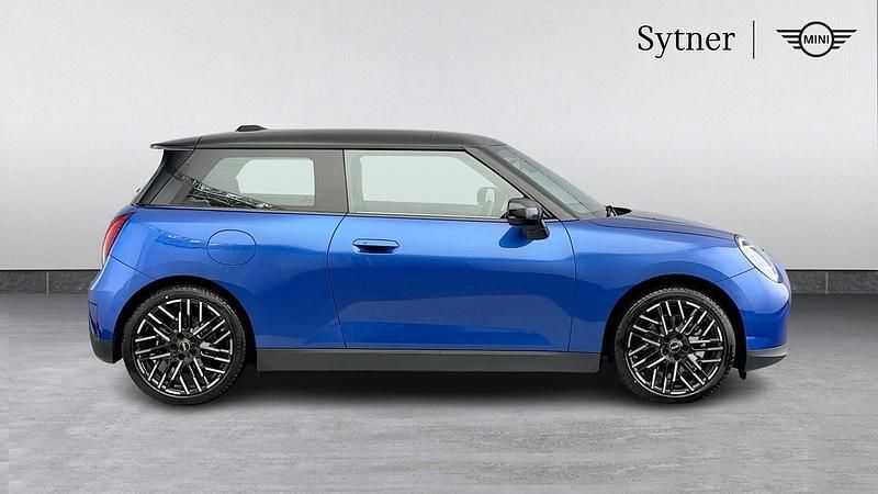 Used Mini Cooper Hatch 133 kW (181 HP) 2024 Blue Hatchback