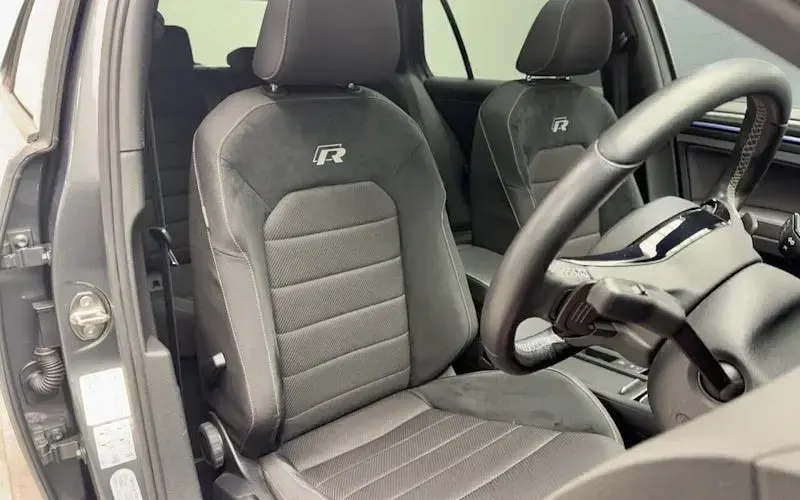 Usado VW Golf VII R 300 HP (220 kW) 2019 Cinzento Citadino