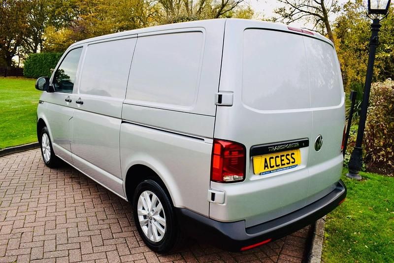 Gebraucht VW Transporter Highline 150 PS (110 kW) 2022 Silber Van