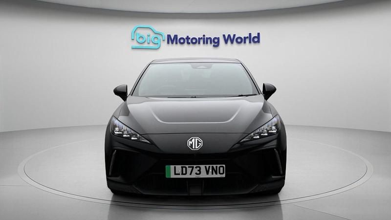 Begagnad MG MG4 EV Trophy 319 kW (435 HK) 2023 Svart Halvkombi