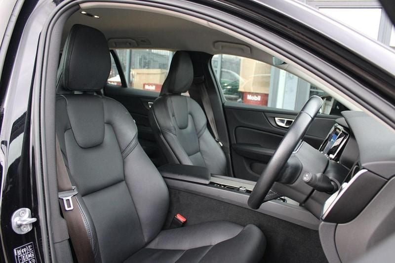 Used Volvo V60 CC 250 HP (183 kW) 2021 Black Estate