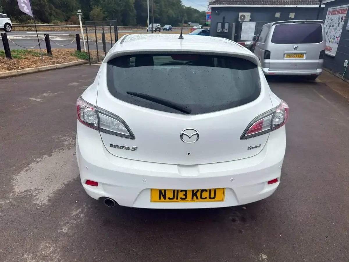 Used Mazda 3 Inclusive 2013 White Hatchback