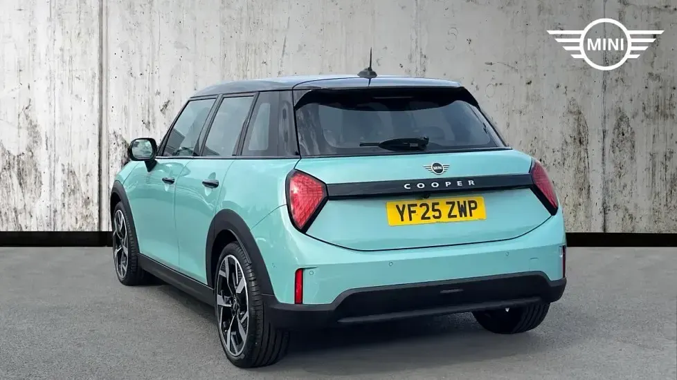 Used Mini Cooper Hatch 113 kW (154 HP) 2025 Green Hatchback