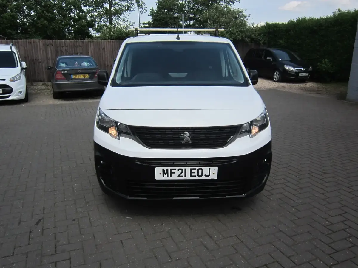 Used Peugeot Partner 131 HP (96 kW) 2021 White MPV