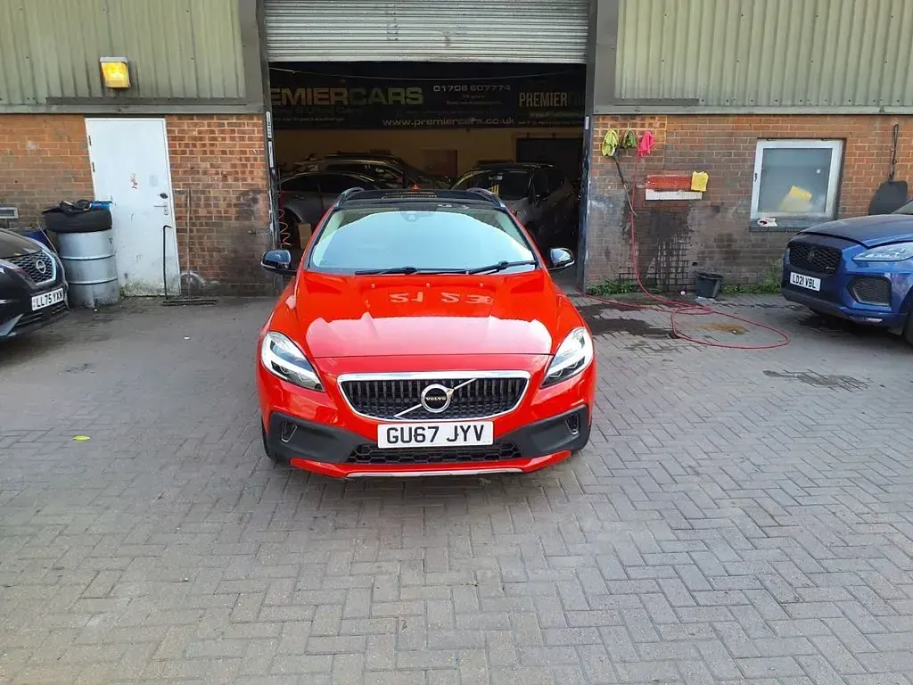 Used Volvo V40 Pro 152 HP (111 kW) 2017 Red Hatchback