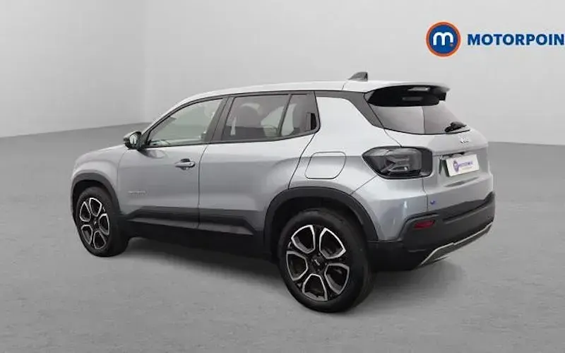 Begagnad Jeep Avenger Summit 114 kW (156 HK) 2024 SUV
