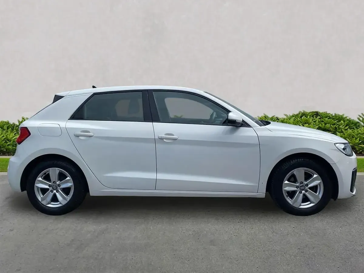 Used Audi A1 Sportback 95 HP (69 kW) 2020 White Hatchback