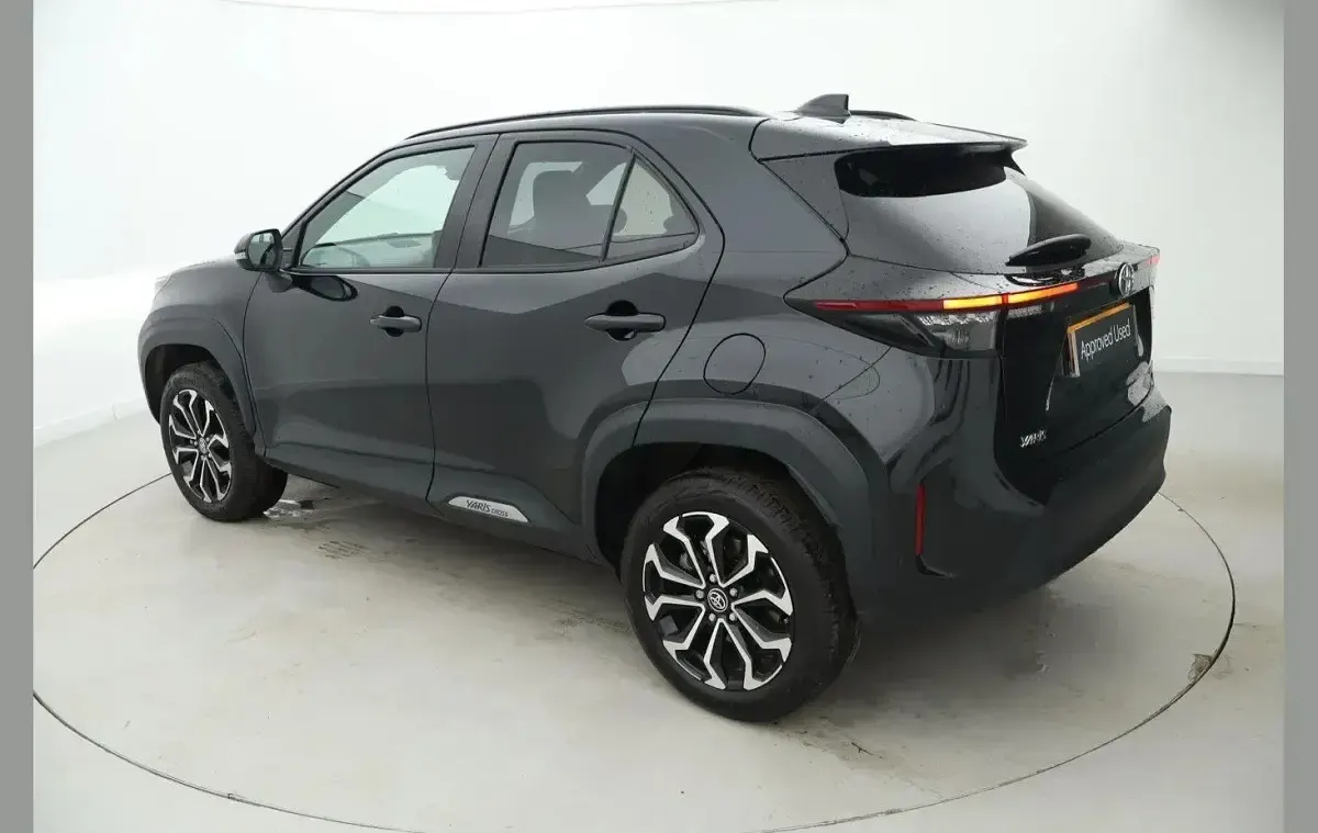 Used Toyota Yaris Cross Design 113 HP (83 kW) 2024 Black SUV