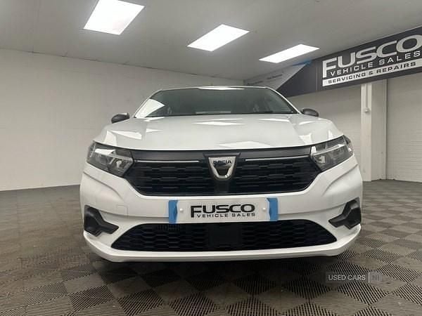 Used Dacia Sandero Essentiel 100 HP (73 kW) 2022 White Hatchback