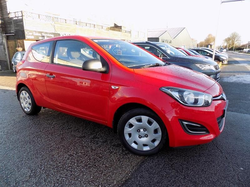 Used Hyundai i20 Classic 2014 Red Hatchback
